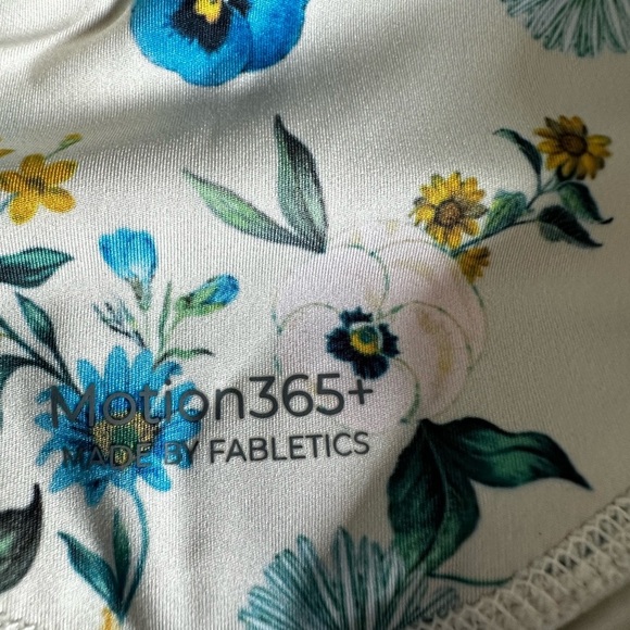 Fabletics motion 365+ high waisted Blue and Cream Floral Leggings medium - Picture 2 of 11